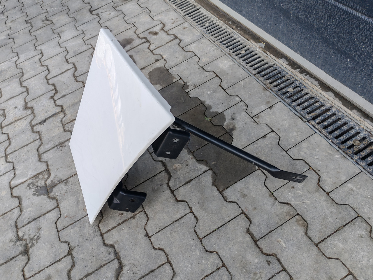 RENAULT RANGE T EURO 6 / HIGH CAB / RIGHT SPOILER EXTENDER - Aerodynamika/ Spojler: zdjęcie 3 RENAULT RANGE T EURO 6 / HIGH CAB / RIGHT SPOILER EXTENDER - Aerodynamika/ Spojler: zdjęcie 3