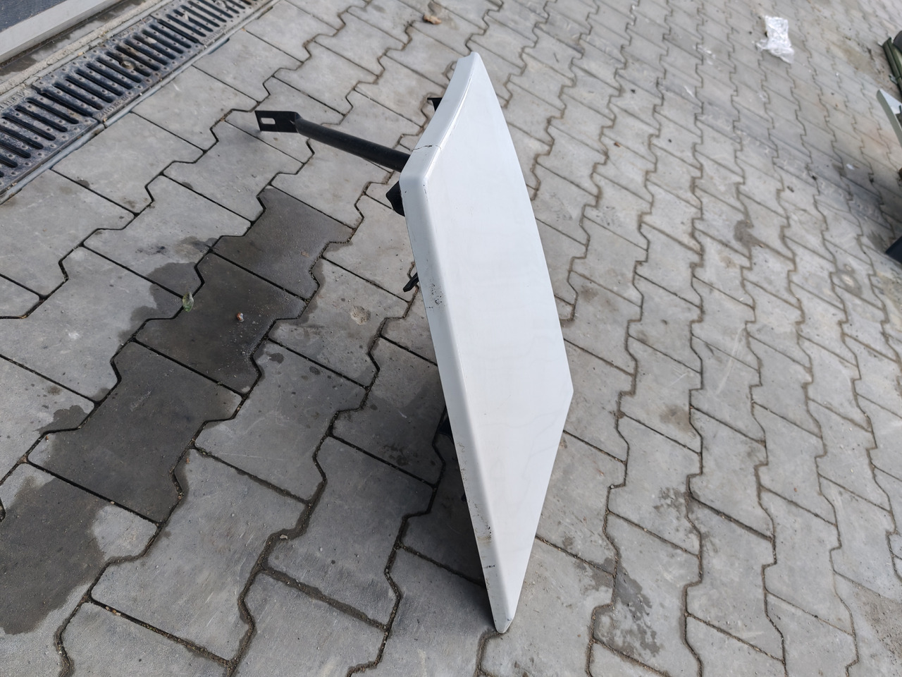 RENAULT RANGE T EURO 6 / HIGH CAB / RIGHT SPOILER EXTENDER - Aerodynamika/ Spojler: zdjęcie 4 RENAULT RANGE T EURO 6 / HIGH CAB / RIGHT SPOILER EXTENDER - Aerodynamika/ Spojler: zdjęcie 4