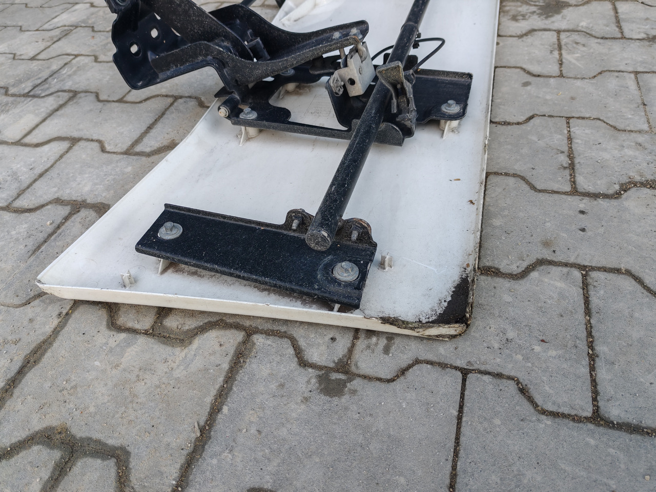 RENAULT RANGE T EURO 6 / HIGH CAB / RIGHT SPOILER - Aerodynamika/ Spojler: zdjęcie 5 RENAULT RANGE T EURO 6 / HIGH CAB / RIGHT SPOILER - Aerodynamika/ Spojler: zdjęcie 5