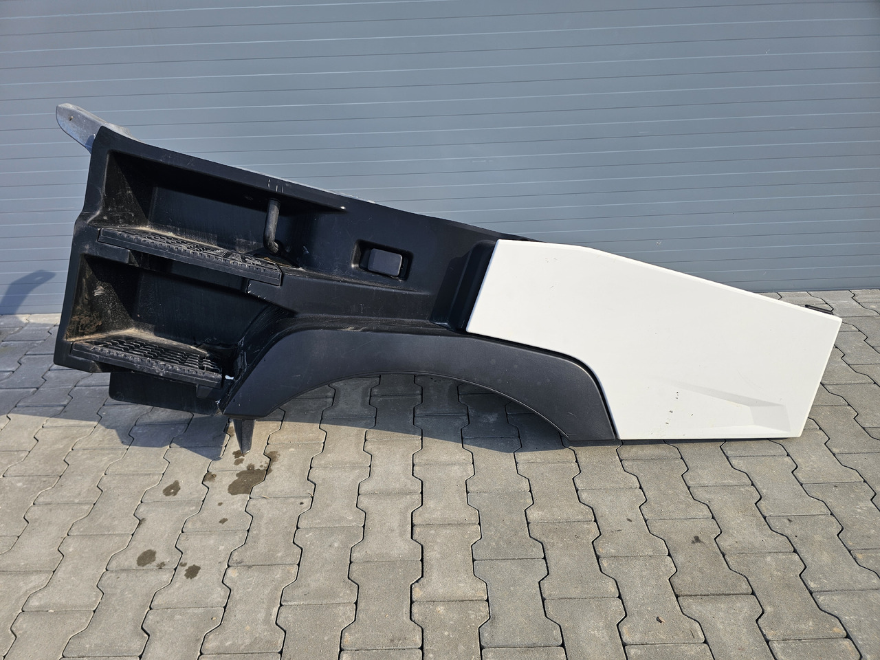 RENAULT RANGE T / HIGH CAB / LEFT FOOTSTEP / 82244459 - Stopień: zdjęcie 2 RENAULT RANGE T / HIGH CAB / LEFT FOOTSTEP / 82244459 - Stopień: zdjęcie 2