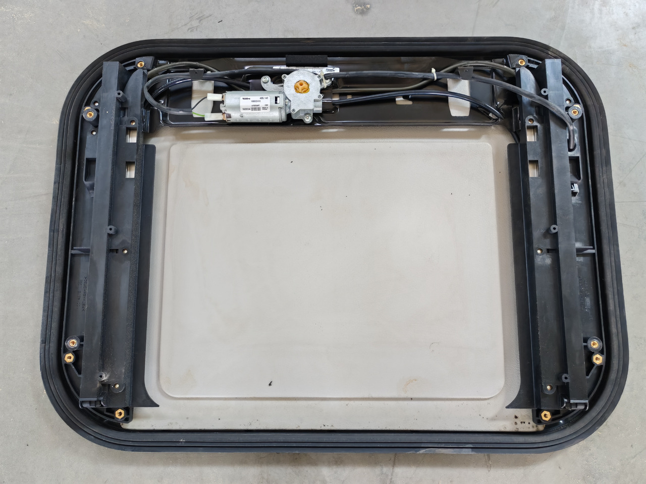 RENAULT RANGE T / SUNROOF / 7484505331 - Szyba i części: zdjęcie 2 RENAULT RANGE T / SUNROOF / 7484505331 - Szyba i części: zdjęcie 2