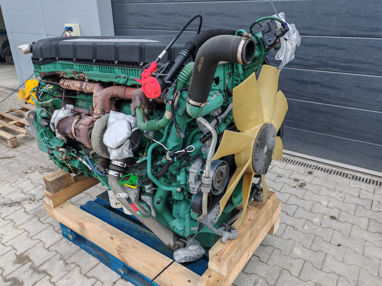 VOLVO FH4 EURO 6 / D13K460 EUVI / COMPLETE ENGINE - Silnik: zdjęcie 4 VOLVO FH4 EURO 6 / D13K460 EUVI / COMPLETE ENGINE - Silnik: zdjęcie 4