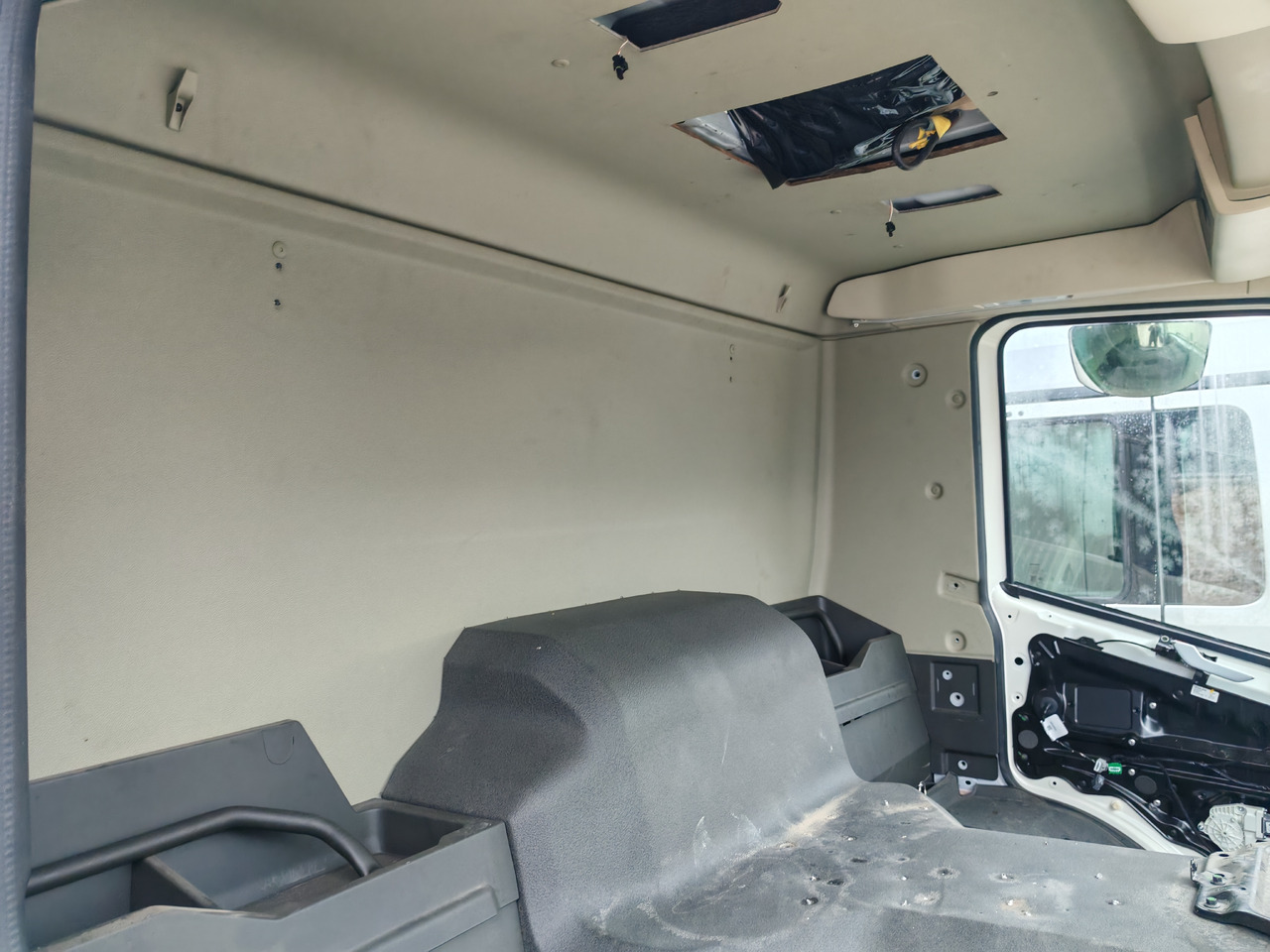 Nowy Kabina VOLVO FM5 FMX LOW DAY CAB CABINE / COLOR: 91107 / BRAND NEW: zdjęcie 13 Nowy Kabina VOLVO FM5 FMX LOW DAY CAB CABINE / COLOR: 91107 / BRAND NEW: zdjęcie 13