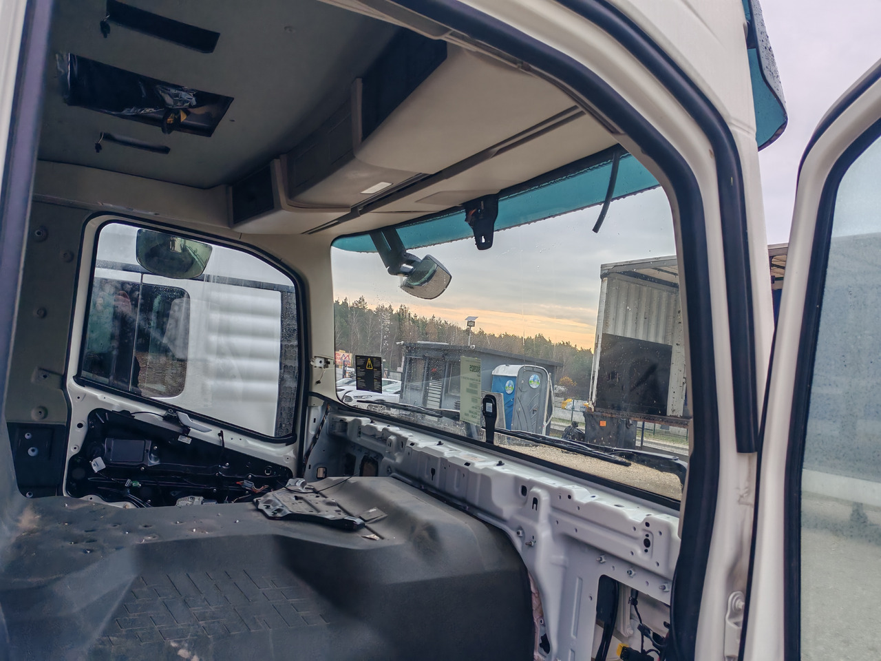 Nowy Kabina VOLVO FM5 FMX LOW DAY CAB CABINE / COLOR: 91107 / BRAND NEW: zdjęcie 12 Nowy Kabina VOLVO FM5 FMX LOW DAY CAB CABINE / COLOR: 91107 / BRAND NEW: zdjęcie 12