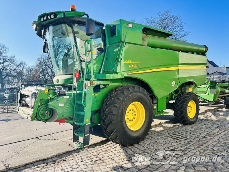 John Deere S690 - Kombajn zbożowy: zdjęcie 1 John Deere S690 - Kombajn zbożowy: zdjęcie 1