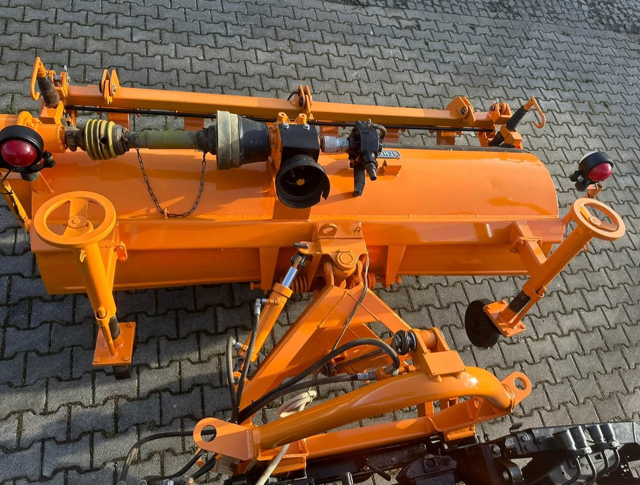 Unimog Frontanbaukehrbesen Schmidt VKS4.2 - Szczotka: zdjęcie 4 Unimog Frontanbaukehrbesen Schmidt VKS4.2 - Szczotka: zdjęcie 4