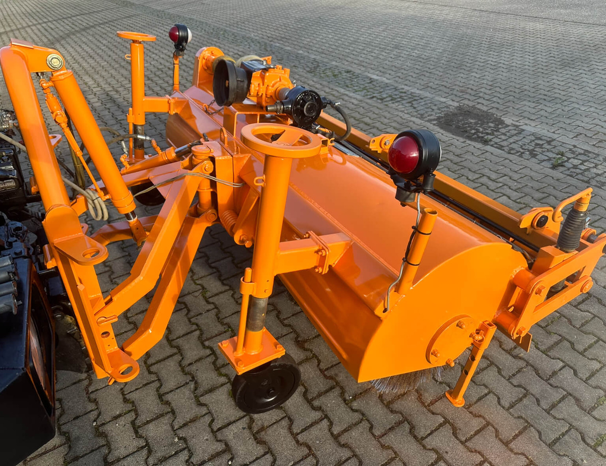 Unimog Frontanbaukehrbesen Schmidt VKS4.2 - Szczotka: zdjęcie 3 Unimog Frontanbaukehrbesen Schmidt VKS4.2 - Szczotka: zdjęcie 3