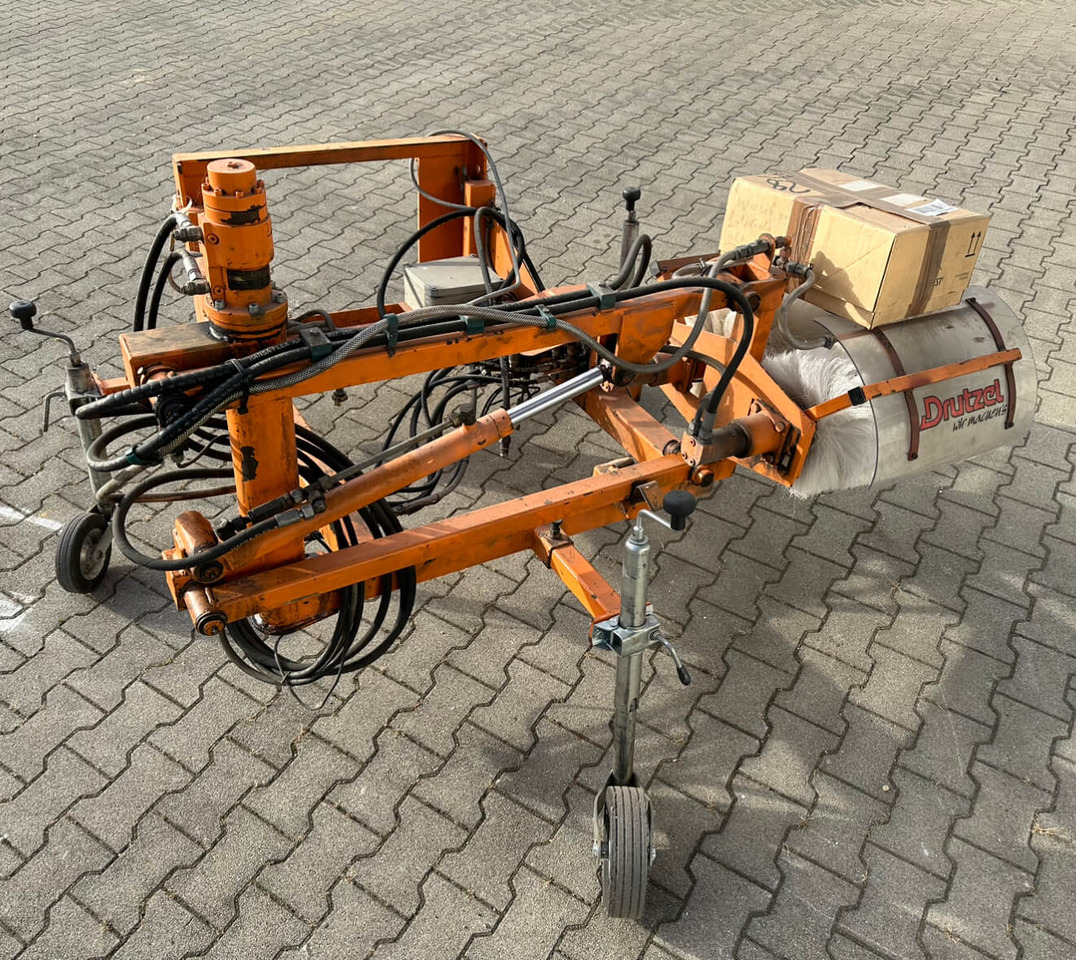 Unimog Leitpfostenwaschgerät Drutzel LWG-U-300 - Szczotka: zdjęcie 5 Unimog Leitpfostenwaschgerät Drutzel LWG-U-300 - Szczotka: zdjęcie 5