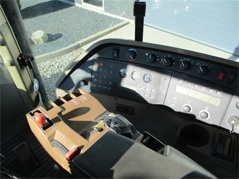 John Deere 8300 Pæn regulær traktor med rigtig gode dæk på. - Ciągnik rolniczy: zdjęcie 5 John Deere 8300 Pæn regulær traktor med rigtig gode dæk på. - Ciągnik rolniczy: zdjęcie 5