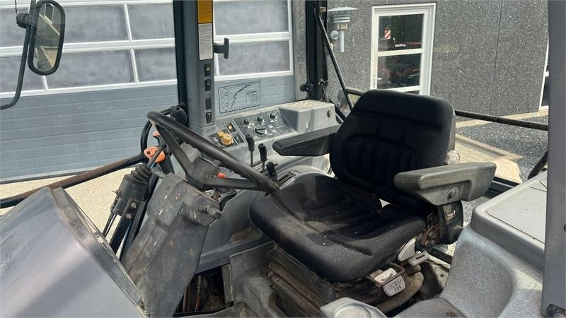 New Holland 7740 SLE Turbo Handy 2wd traktor - Ciągnik rolniczy: zdjęcie 5 New Holland 7740 SLE Turbo Handy 2wd traktor - Ciągnik rolniczy: zdjęcie 5