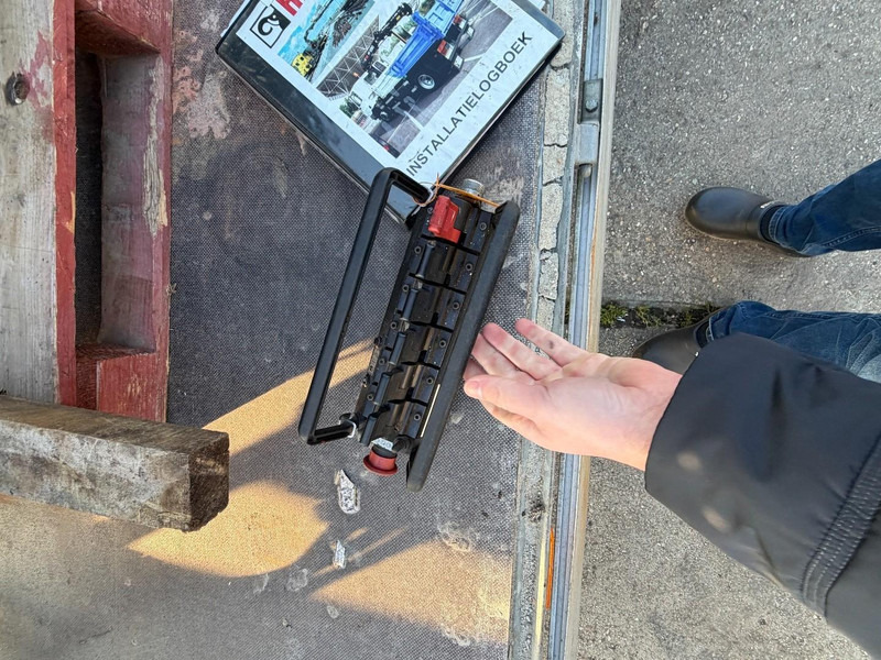 Hiab 112 RADIO REMOTE - Żuraw przeładunkowy do Samochodów ciężarowych: zdjęcie 3 Hiab 112 RADIO REMOTE - Żuraw przeładunkowy do Samochodów ciężarowych: zdjęcie 3