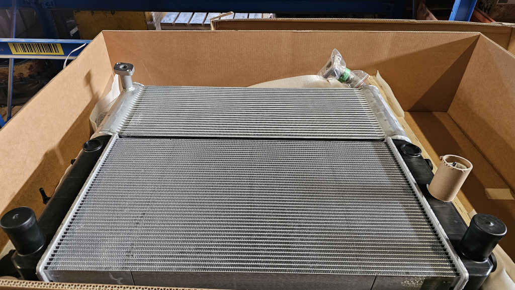 Hitachi YA00009861 - YA00039161 - Chłodnica do Maszyn budowlanych: zdjęcie 2 Hitachi YA00009861 - YA00039161 - Chłodnica do Maszyn budowlanych: zdjęcie 2