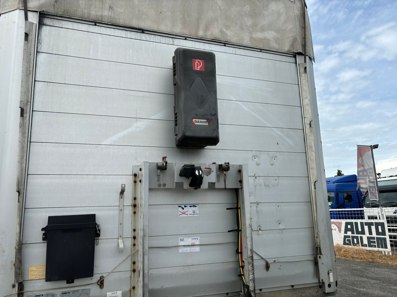 SCHMITZ SCS 24/L - Naczepa plandeka: zdjęcie 2 SCHMITZ SCS 24/L - Naczepa plandeka: zdjęcie 2