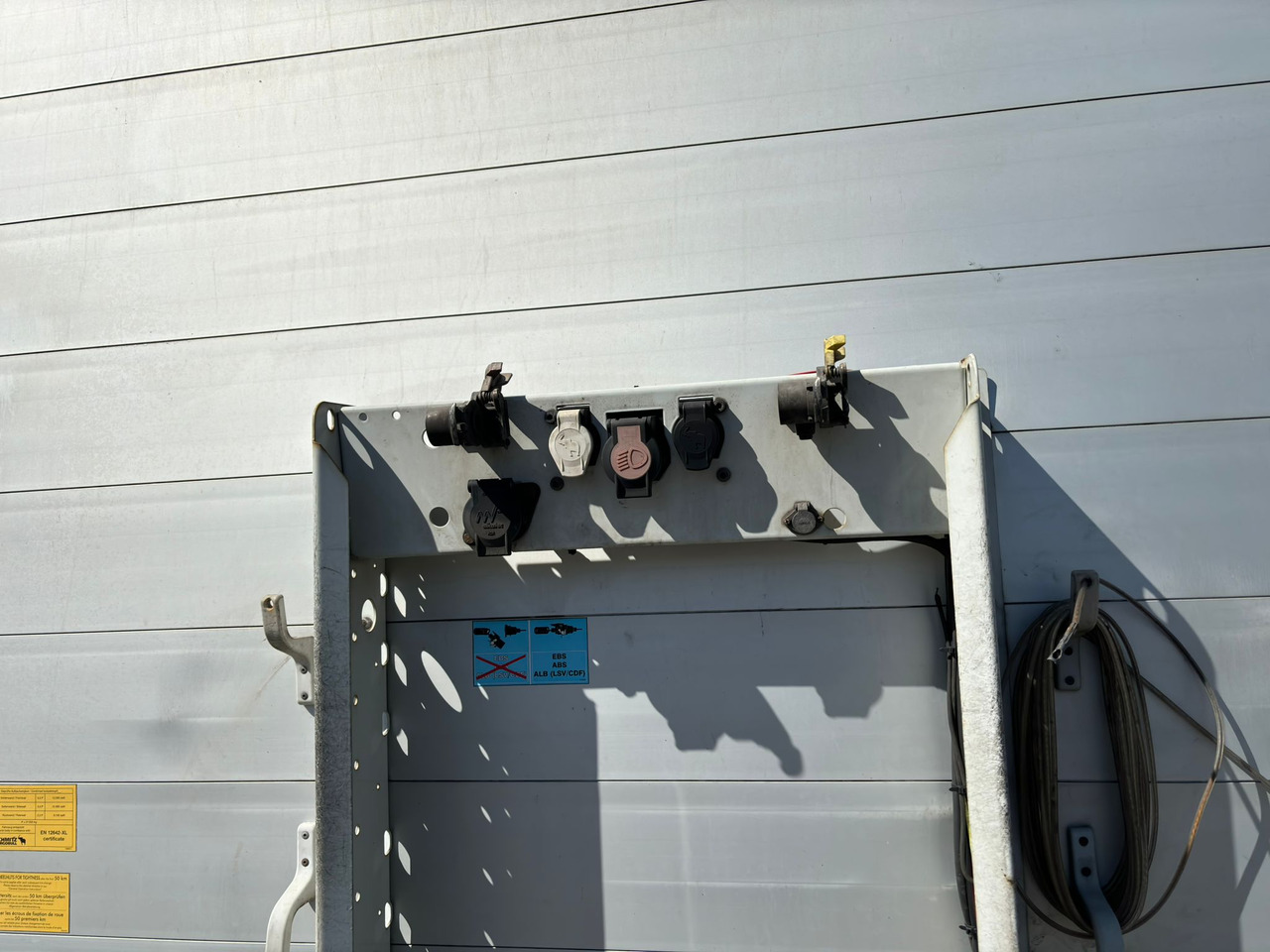 SCHMITZ SCS 24/L - Naczepa plandeka: zdjęcie 2 SCHMITZ SCS 24/L - Naczepa plandeka: zdjęcie 2