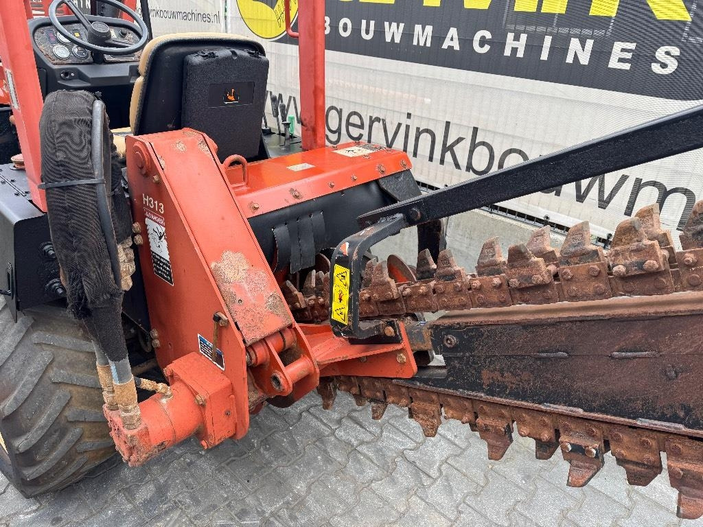 Koparka łańcuchowa Ditch Witch RT 40: zdjęcie 9 Koparka łańcuchowa Ditch Witch RT 40: zdjęcie 9