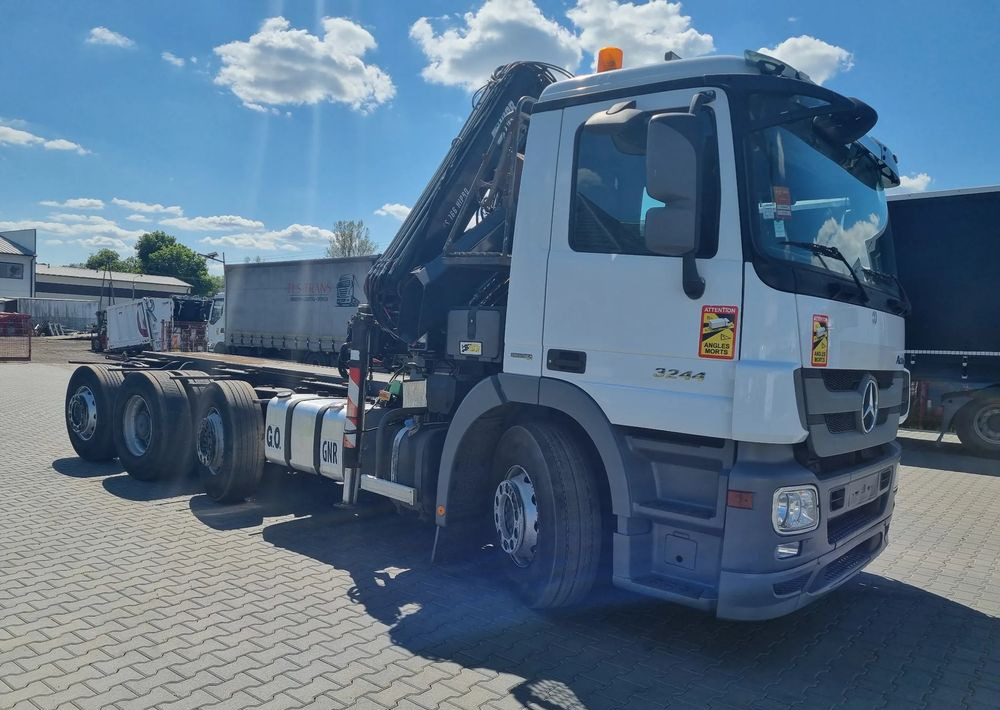 Mercedes-Benz Actros 3244 - Samochód ciężarowe pod zabudowę: zdjęcie 3 Mercedes-Benz Actros 3244 - Samochód ciężarowe pod zabudowę: zdjęcie 3