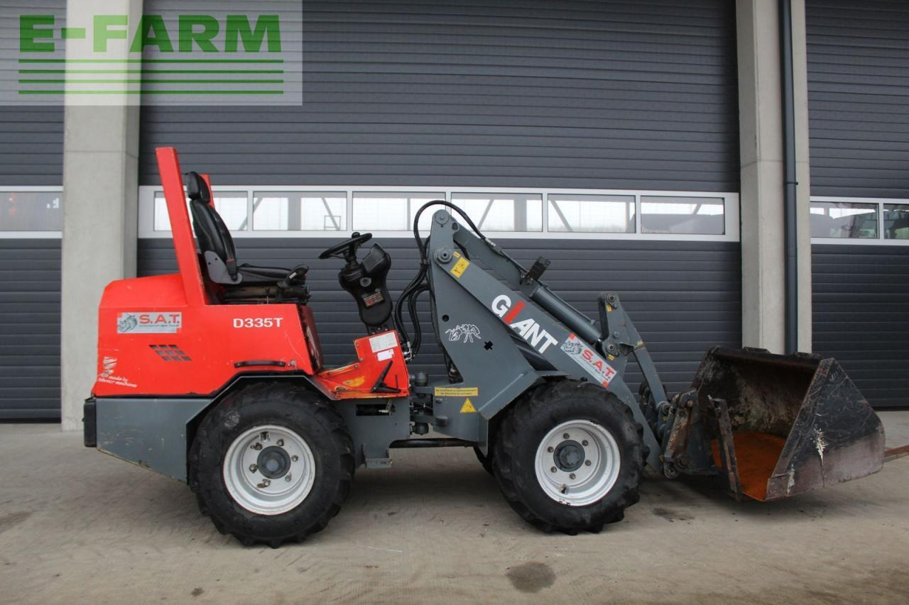 Giant hoflader d 335 t - Minikoparka: zdjęcie 5 Giant hoflader d 335 t - Minikoparka: zdjęcie 5