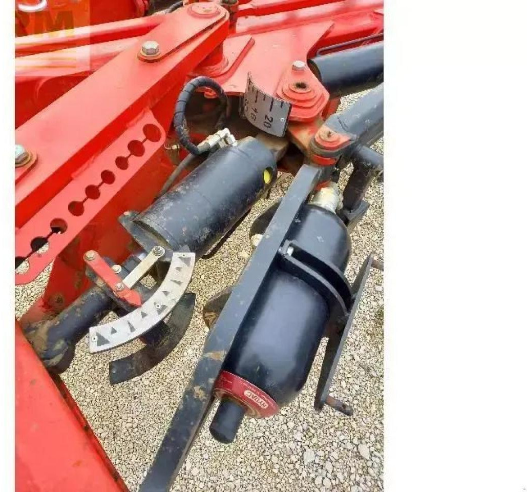 Gregoire Besson gregoire besson - Pług: zdjęcie 5 Gregoire Besson gregoire besson - Pług: zdjęcie 5