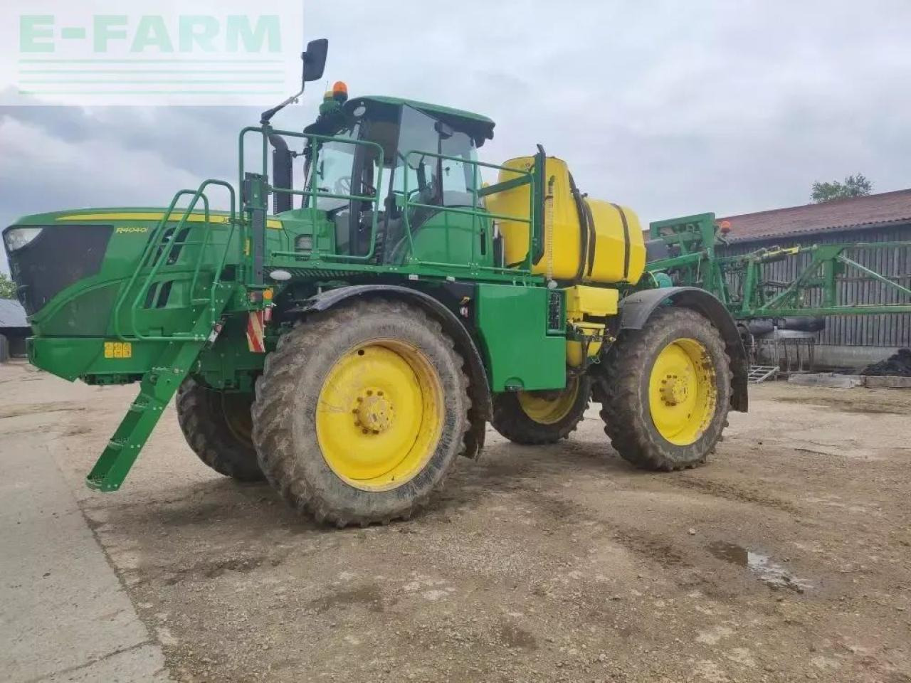 John Deere r4040i - Opryskiwacz przyczepiany: zdjęcie 1 John Deere r4040i - Opryskiwacz przyczepiany: zdjęcie 1