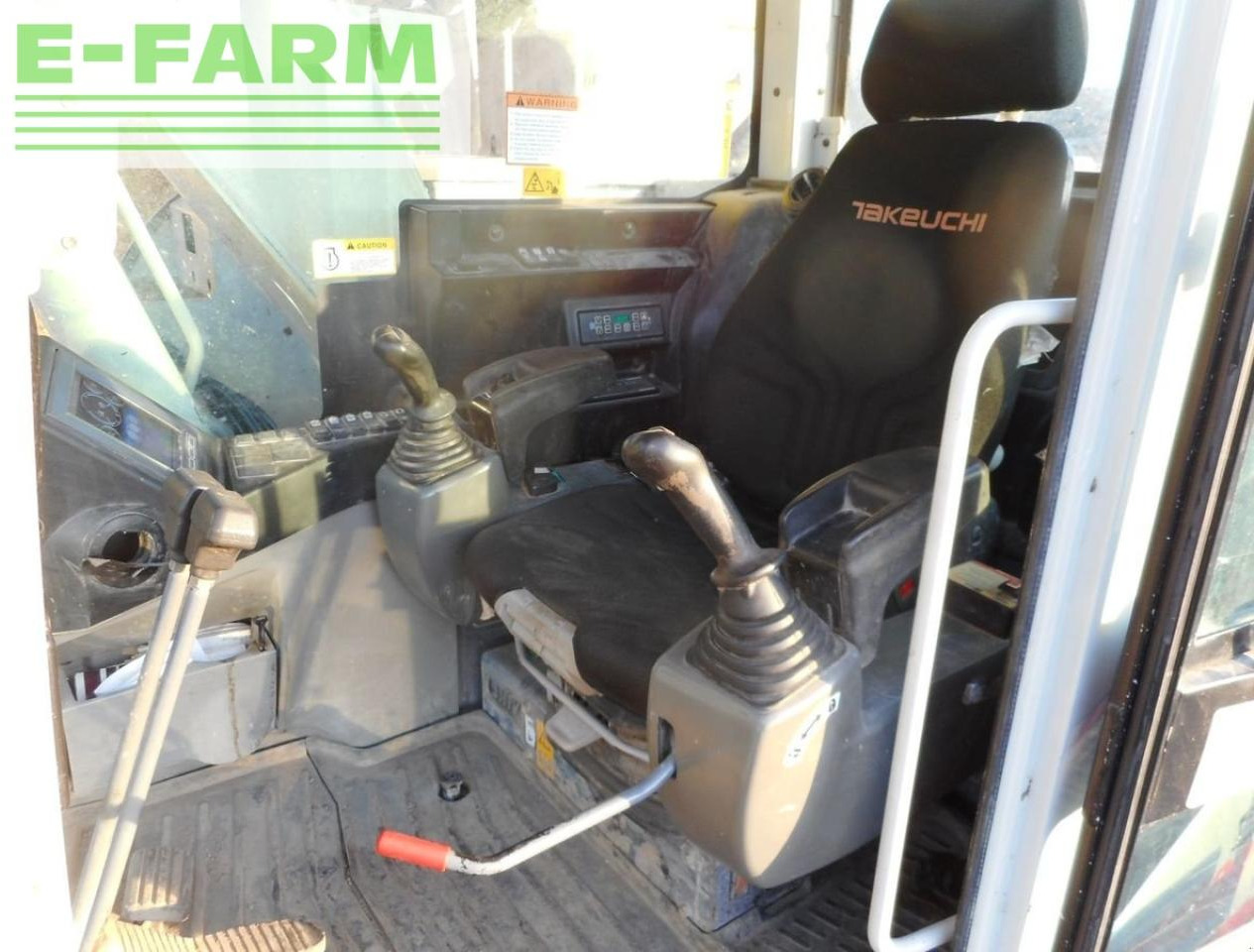 Koparka gąsienicowa Takeuchi tb2150r ( 15.420kg ): zdjęcie 6