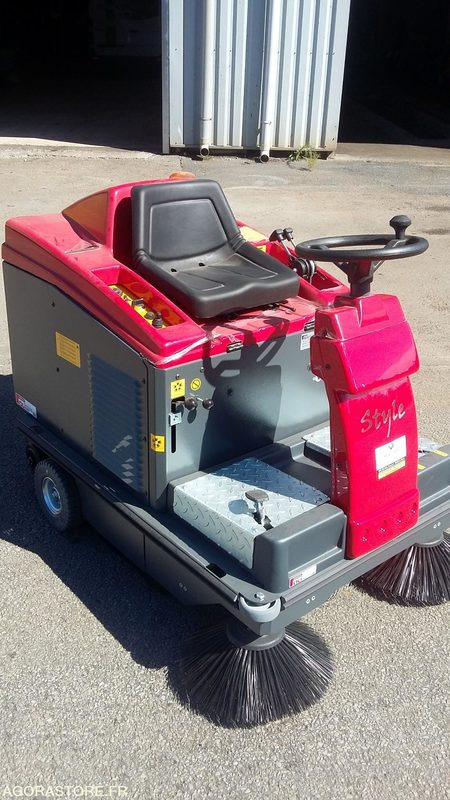 BALAYEUSE ELECTRIQUE A BATTERIES STYLE E70 - 2023 - Zamiatarka uliczna: zdjęcie 3 BALAYEUSE ELECTRIQUE A BATTERIES STYLE E70 - 2023 - Zamiatarka uliczna: zdjęcie 3