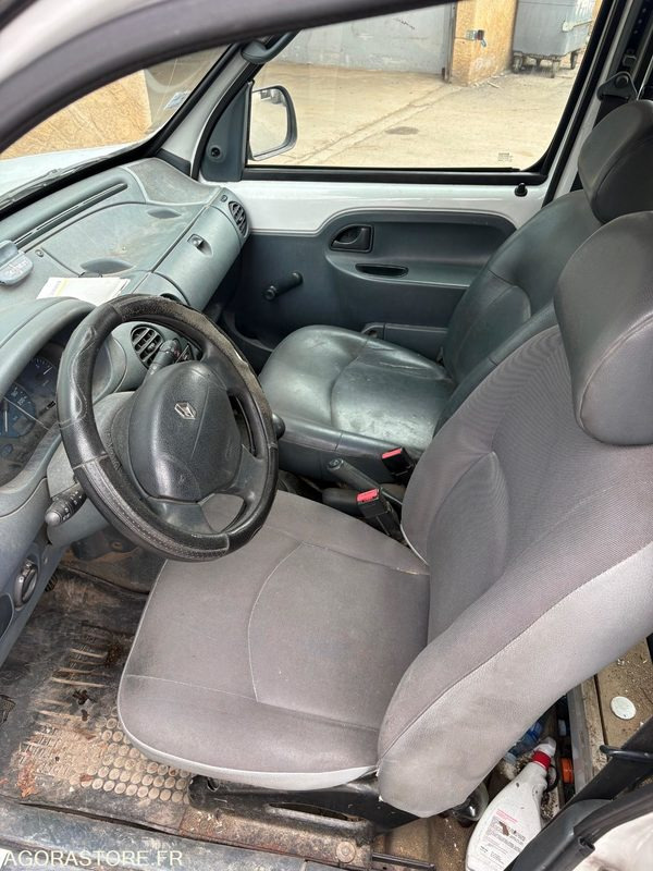 FOURGONNETTE RENAULT KANGOO - Mały samochód dostawczy: zdjęcie 3 FOURGONNETTE RENAULT KANGOO - Mały samochód dostawczy: zdjęcie 3