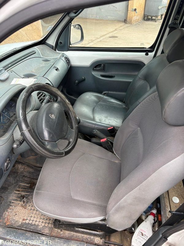 FOURGONNETTE RENAULT KANGOO - Mały samochód dostawczy: zdjęcie 4 FOURGONNETTE RENAULT KANGOO - Mały samochód dostawczy: zdjęcie 4