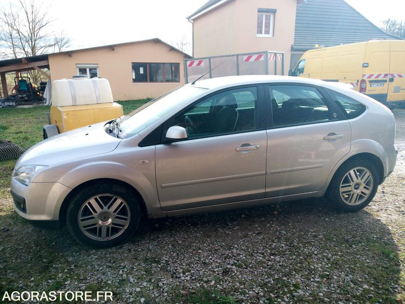 Ford Focus - Samochód osobowy: zdjęcie 2 Ford Focus - Samochód osobowy: zdjęcie 2