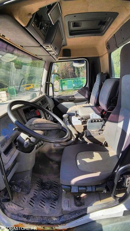 Renault KERAX 2004 - 252967 kms - Samochód dostawczy wywrotka: zdjęcie 5 Renault KERAX 2004 - 252967 kms - Samochód dostawczy wywrotka: zdjęcie 5