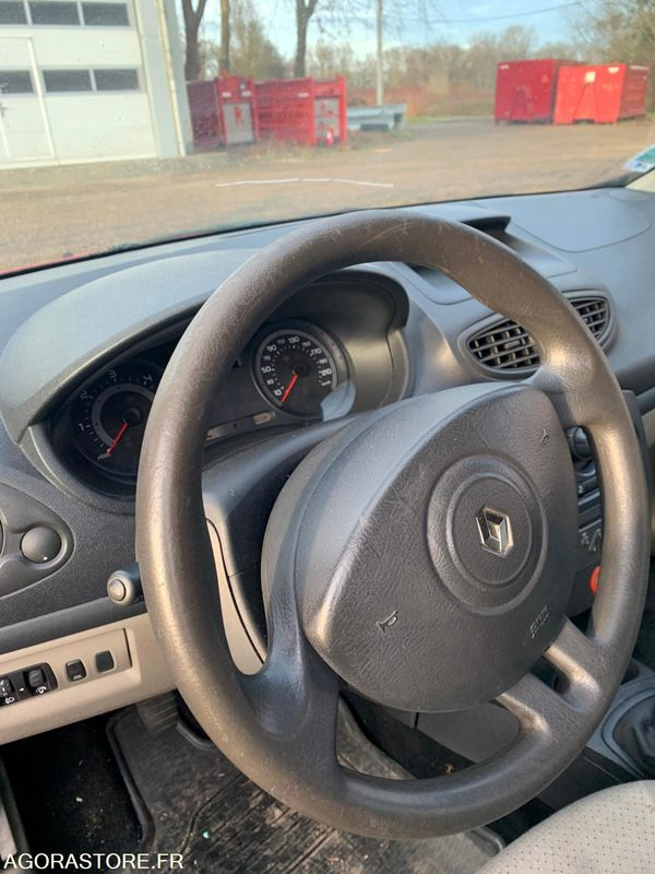 VL RENAULT CLIO3 3739ZH76 - Samochód osobowy: zdjęcie 5 VL RENAULT CLIO3 3739ZH76 - Samochód osobowy: zdjęcie 5
