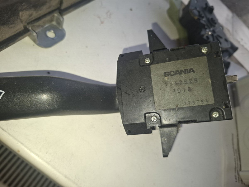 Scania 1486286 - Przekaźnik: zdjęcie 2 Scania 1486286 - Przekaźnik: zdjęcie 2