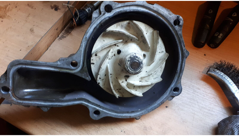 Volvo B 12 9700 . FM/FH - Pompa wody: zdjęcie 2 Volvo B 12 9700 . FM/FH - Pompa wody: zdjęcie 2