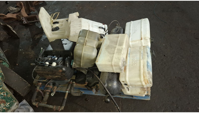 Volvo Scani - Zbiorniczek wyrównawczy: zdjęcie 2 Volvo Scani - Zbiorniczek wyrównawczy: zdjęcie 2