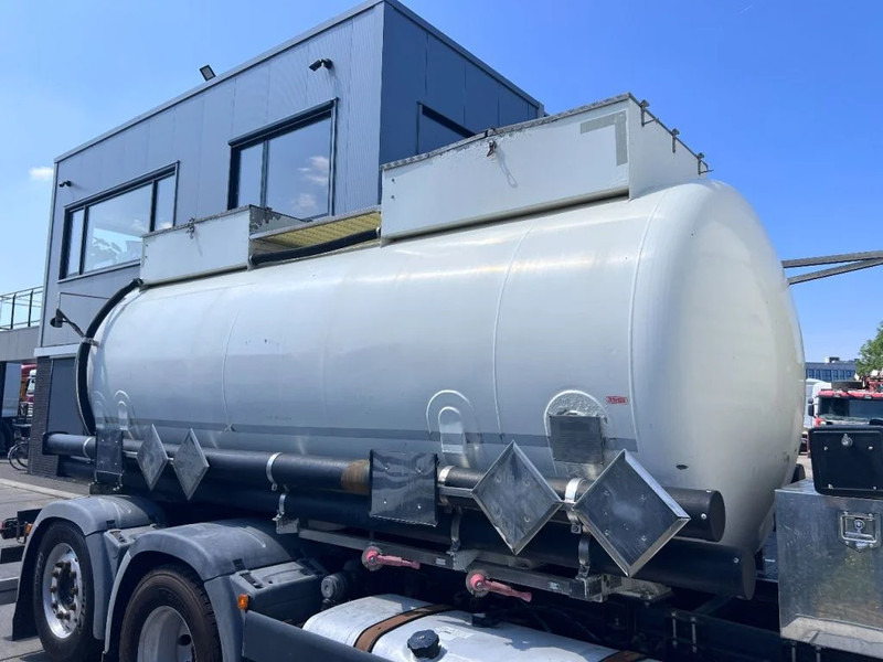 MAN TGX 26.560 6X2 EURO 6 - 11.500L VACUUM CLEANER - 2 COMPARTIMENTEN + INTARDER - Samochód asenizacyjny: zdjęcie 4 MAN TGX 26.560 6X2 EURO 6 - 11.500L VACUUM CLEANER - 2 COMPARTIMENTEN + INTARDER - Samochód asenizacyjny: zdjęcie 4