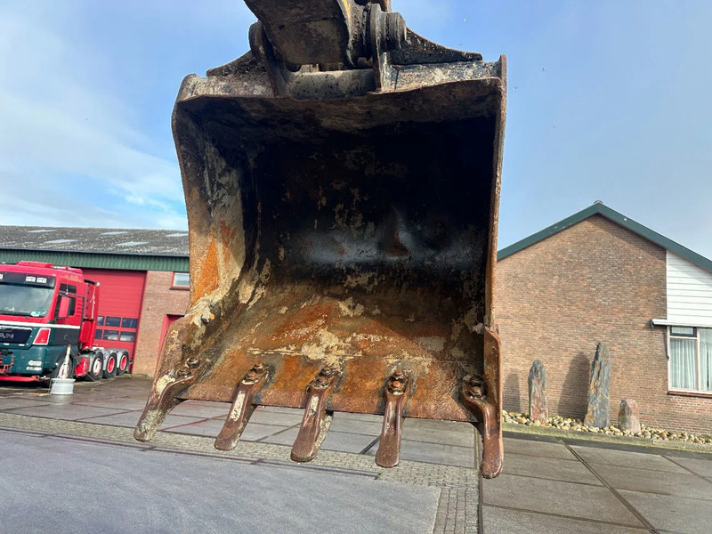 Koparko-ładowarka New Holland LB115B, CE, 240 MM MULTI PURPOSE LOADER BUCKET, 800 MM BACHOE DIGGING BUCKET, FLIP OVER FORKS, AIR CONDITIONER: zdjęcie 14 Koparko-ładowarka New Holland LB115B, CE, 240 MM MULTI PURPOSE LOADER BUCKET, 800 MM BACHOE DIGGING BUCKET, FLIP OVER FORKS, AIR CONDITIONER: zdjęcie 14