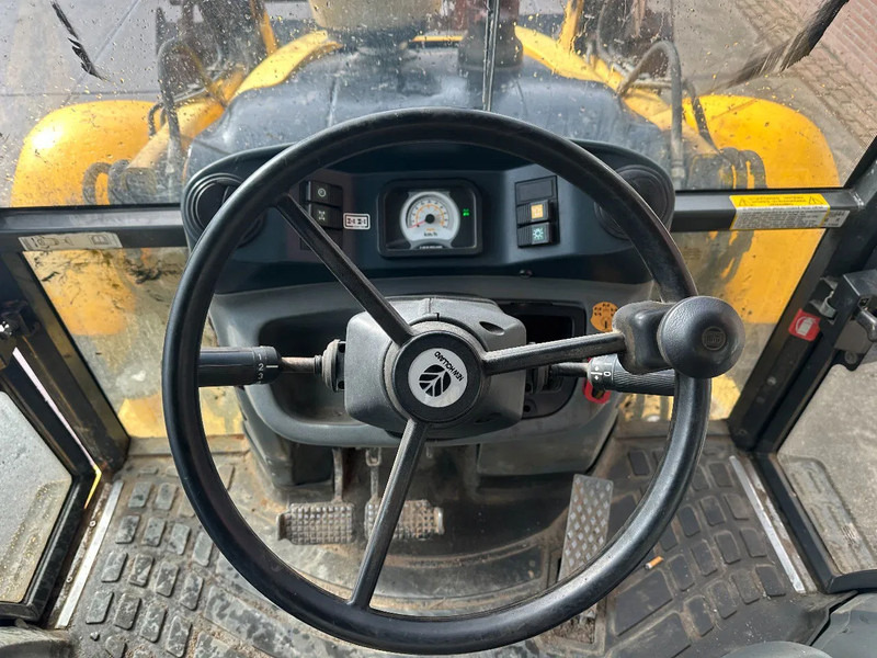 Koparko-ładowarka New Holland LB115B, CE, 240 MM MULTI PURPOSE LOADER BUCKET, 800 MM BACHOE DIGGING BUCKET, FLIP OVER FORKS, AIR CONDITIONER: zdjęcie 18 Koparko-ładowarka New Holland LB115B, CE, 240 MM MULTI PURPOSE LOADER BUCKET, 800 MM BACHOE DIGGING BUCKET, FLIP OVER FORKS, AIR CONDITIONER: zdjęcie 18