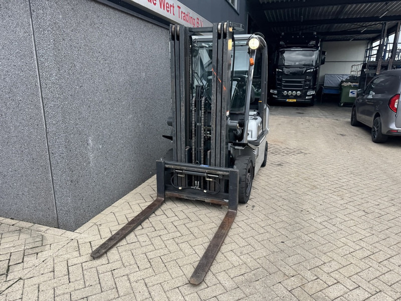 Nissan UD02A25PQ Triplo 475 Freelift/Sideshift LPG 2005 - Wózek widłowy gazowy: zdjęcie 4 Nissan UD02A25PQ Triplo 475 Freelift/Sideshift LPG 2005 - Wózek widłowy gazowy: zdjęcie 4