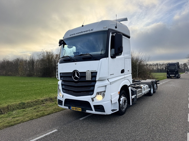 Mercedes-Benz Actros 2542LL 6X2 Full air / BDF Systeem / ACC / AHK / TUV 4-2026 / NL TRUCK - Samochód dostawczy: zdjęcie 2 Mercedes-Benz Actros 2542LL 6X2 Full air / BDF Systeem / ACC / AHK / TUV 4-2026 / NL TRUCK - Samochód dostawczy: zdjęcie 2
