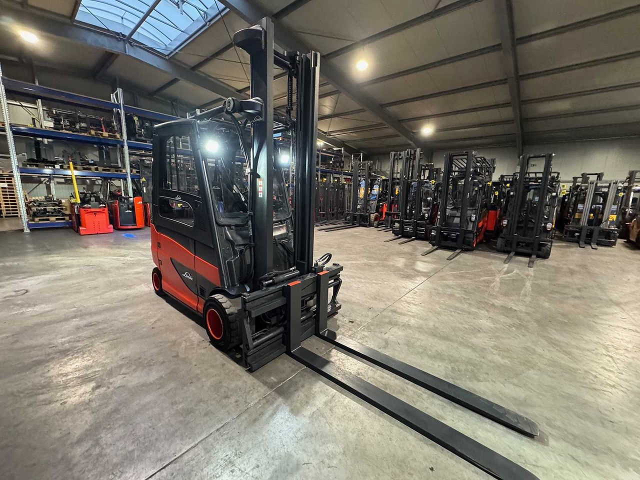 06/2023 SERVICE + UVV 11/2026 LINDE E35HL 3.500KG 3.+4. VALVE 180CM FORK ADJUSTER ELECTRIC FORKLIFT 8.839 HOURS - Wózek widłowy: zdjęcie 2 06/2023 SERVICE + UVV 11/2026 LINDE E35HL 3.500KG 3.+4. VALVE 180CM FORK ADJUSTER ELECTRIC FORKLIFT 8.839 HOURS - Wózek widłowy: zdjęcie 2