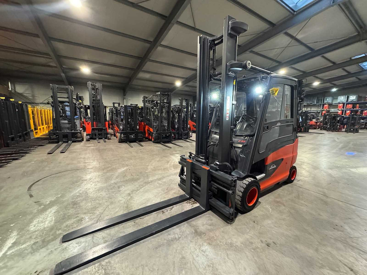 06/2023 SERVICE + UVV 11/2026 LINDE E35HL 3.500KG 3.+4. VALVE 180CM FORK ADJUSTER ELECTRIC FORKLIFT 8.839 HOURS - Wózek widłowy: zdjęcie 4 06/2023 SERVICE + UVV 11/2026 LINDE E35HL 3.500KG 3.+4. VALVE 180CM FORK ADJUSTER ELECTRIC FORKLIFT 8.839 HOURS - Wózek widłowy: zdjęcie 4