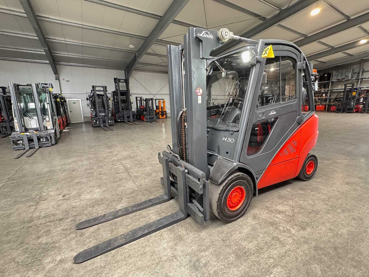 2010 S+UVV 06/26 LINDE H30D 3.+4.VALVE TRIPLEX 466CM DIESEL FORKLIFT 12.073 HOURS - Wózek widłowy: zdjęcie 4 2010 S+UVV 06/26 LINDE H30D 3.+4.VALVE TRIPLEX 466CM DIESEL FORKLIFT 12.073 HOURS - Wózek widłowy: zdjęcie 4