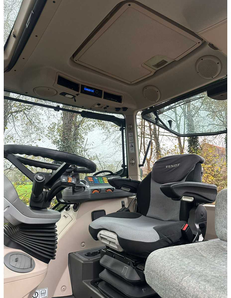 2015 FENDT 312 VARIO S4 ALL-WHEEL DRIVE FARM TRACTOR - Ciągnik rolniczy: zdjęcie 4 2015 FENDT 312 VARIO S4 ALL-WHEEL DRIVE FARM TRACTOR - Ciągnik rolniczy: zdjęcie 4