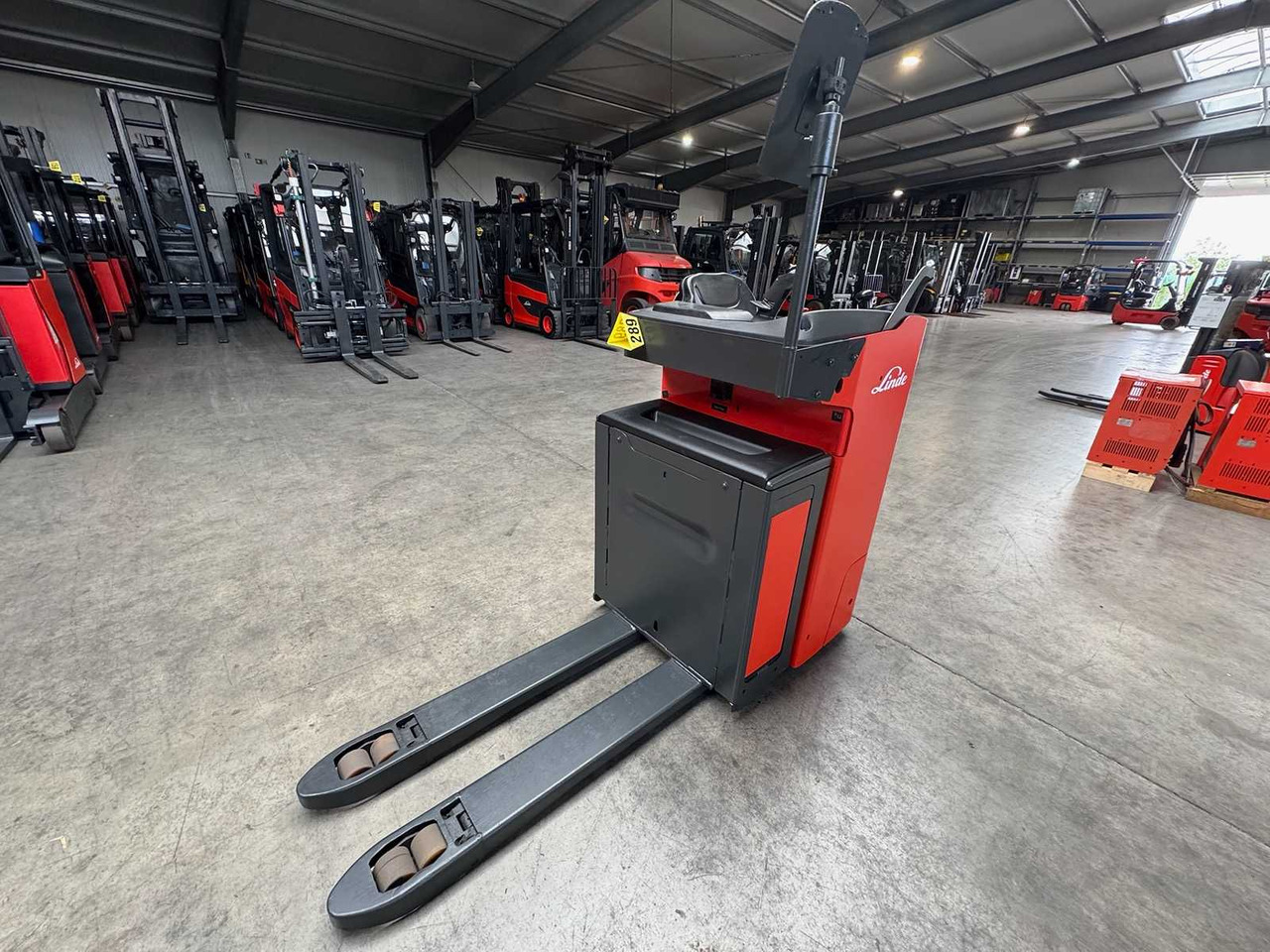 BATTERY 46/2023 BJ.2020 SERVICE + UVV 08/2026 LINDE T20R PALLET TRUCK STACKER ANT 4,715 HOURS - Wózek widłowy: zdjęcie 5 BATTERY 46/2023 BJ.2020 SERVICE + UVV 08/2026 LINDE T20R PALLET TRUCK STACKER ANT 4,715 HOURS - Wózek widłowy: zdjęcie 5