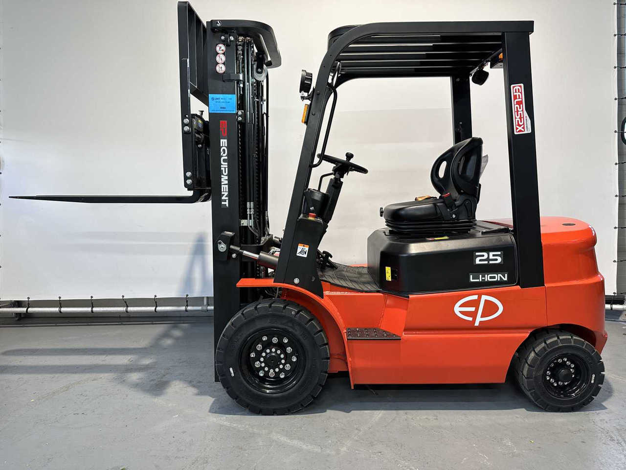 EP - EFL 252 X - TRIPLEX - FORK POSITIONER - SIDESHIFT - FORKLIFT - Wózek widłowy: zdjęcie 2 EP - EFL 252 X - TRIPLEX - FORK POSITIONER - SIDESHIFT - FORKLIFT - Wózek widłowy: zdjęcie 2