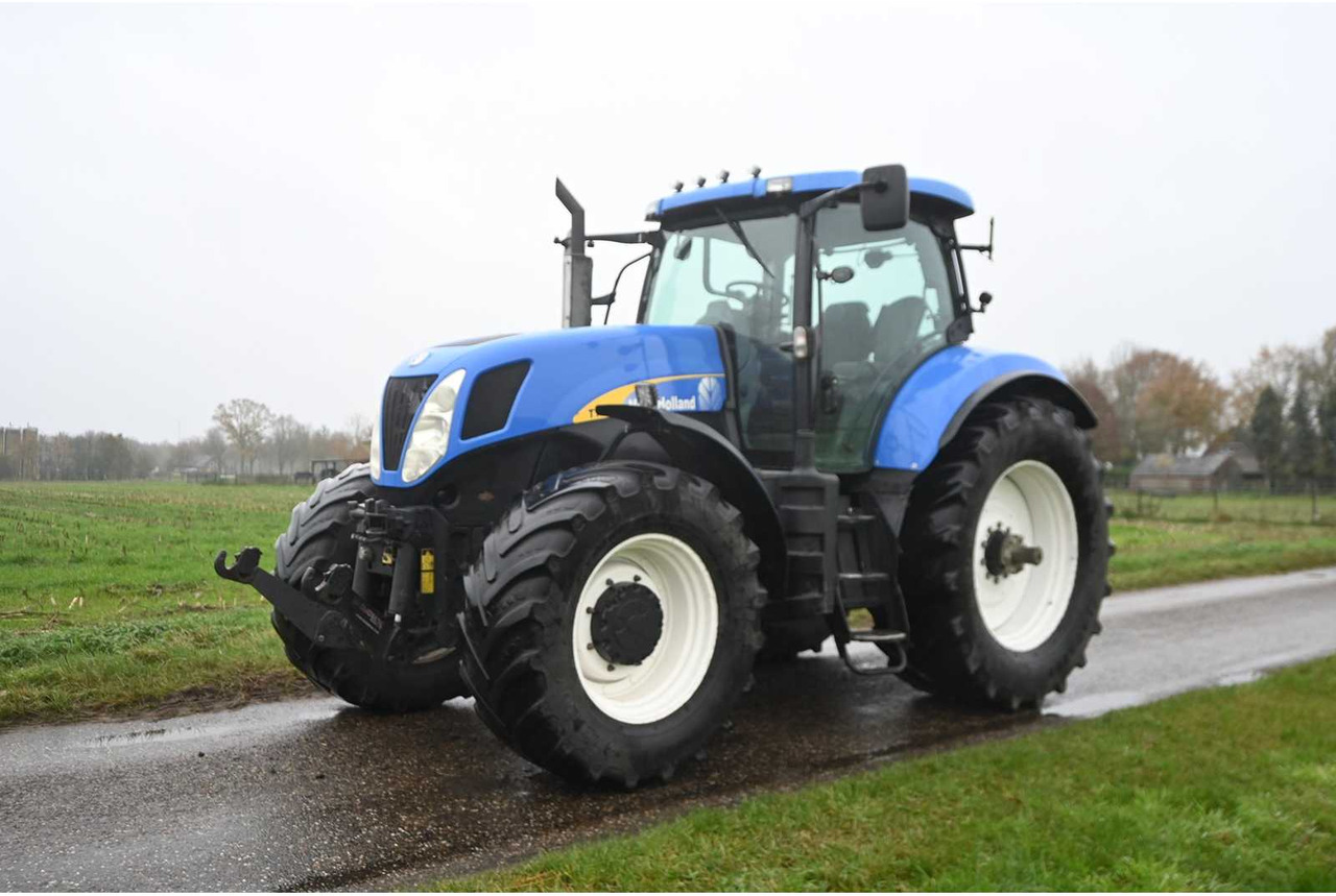 NEW HOLLAND - 2007 - T7030 - ALL-WHEEL DRIVE FARM TRACTOR - Ciągnik rolniczy: zdjęcie 2 NEW HOLLAND - 2007 - T7030 - ALL-WHEEL DRIVE FARM TRACTOR - Ciągnik rolniczy: zdjęcie 2