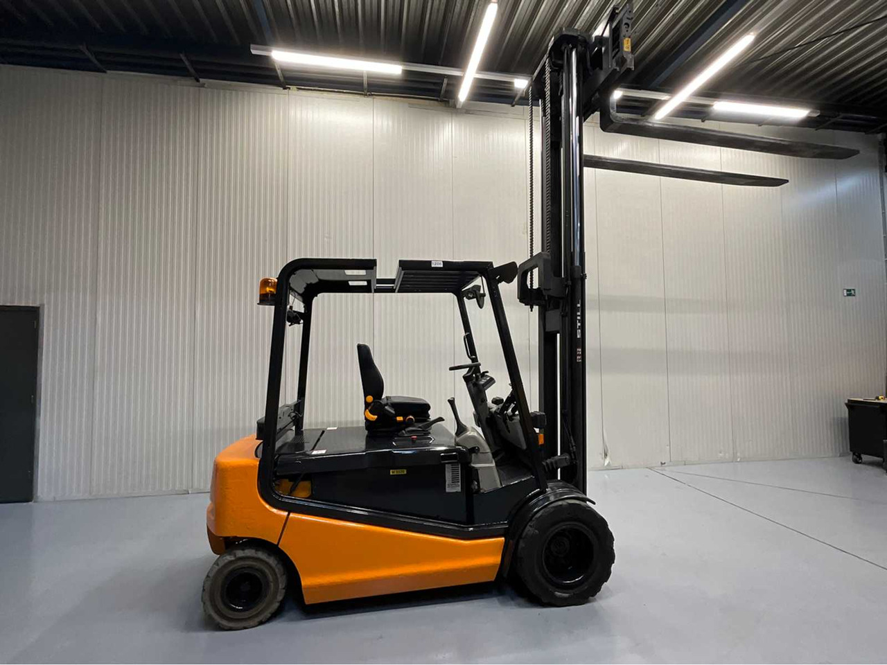 STILL R60-50 FORKLIFT 5000KG WITH FORK POSITIONER - BATTERY 2018 - FORKS 2400MM - Wózek widłowy: zdjęcie 4 STILL R60-50 FORKLIFT 5000KG WITH FORK POSITIONER - BATTERY 2018 - FORKS 2400MM - Wózek widłowy: zdjęcie 4
