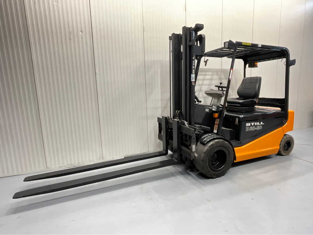 STILL R60-50 FORKLIFT 5000KG WITH FORK POSITIONER - BATTERY 2018 - FORKS 2400MM - Wózek widłowy: zdjęcie 1 STILL R60-50 FORKLIFT 5000KG WITH FORK POSITIONER - BATTERY 2018 - FORKS 2400MM - Wózek widłowy: zdjęcie 1
