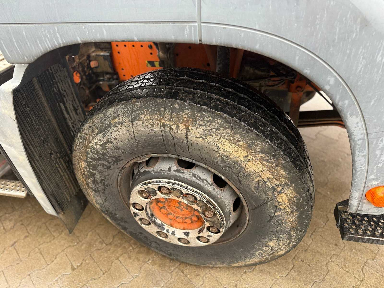 MAN - TGA 26.414 FDC - TRUCK - 2003 - Samochód ciężarowy: zdjęcie 5 MAN - TGA 26.414 FDC - TRUCK - 2003 - Samochód ciężarowy: zdjęcie 5