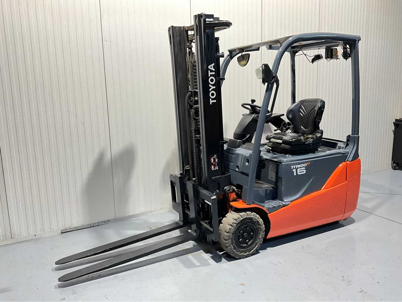 TOYOTA - 8FBE16T - FORKLIFT, FREELIFT SIDESHIFT, FREE-LIFT, YEAR OF MANUFACTURE 2018 - Wózek widłowy: zdjęcie 1 TOYOTA - 8FBE16T - FORKLIFT, FREELIFT SIDESHIFT, FREE-LIFT, YEAR OF MANUFACTURE 2018 - Wózek widłowy: zdjęcie 1