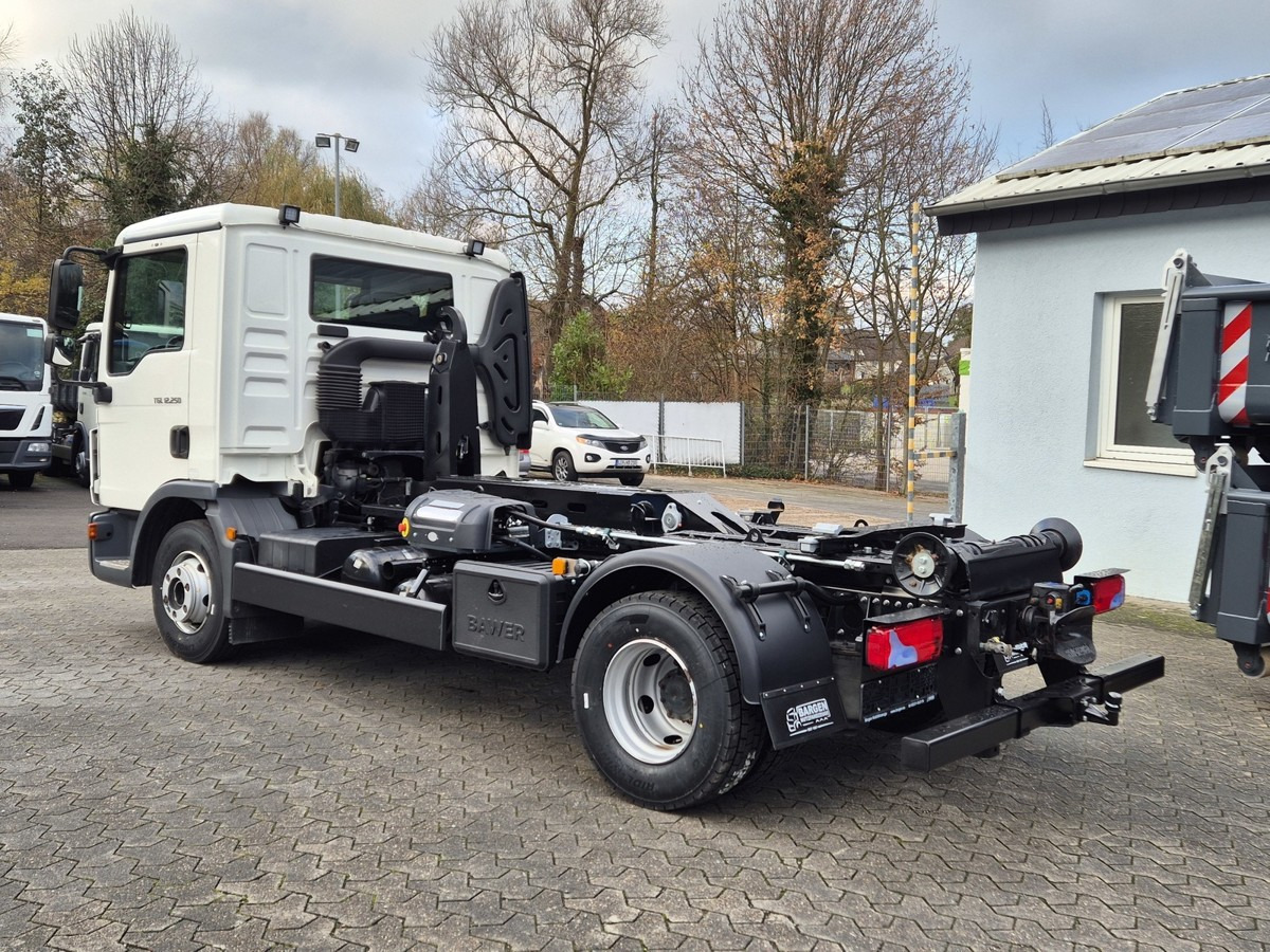 MAN TGL 12.250 BL City Abrollkipper AHK Euro 6 MAN TGL 12.250 BL City Abrollkipper AHK Euro 6: zdjęcie 18 MAN TGL 12.250 BL City Abrollkipper AHK Euro 6 MAN TGL 12.250 BL City Abrollkipper AHK Euro 6: zdjęcie 18